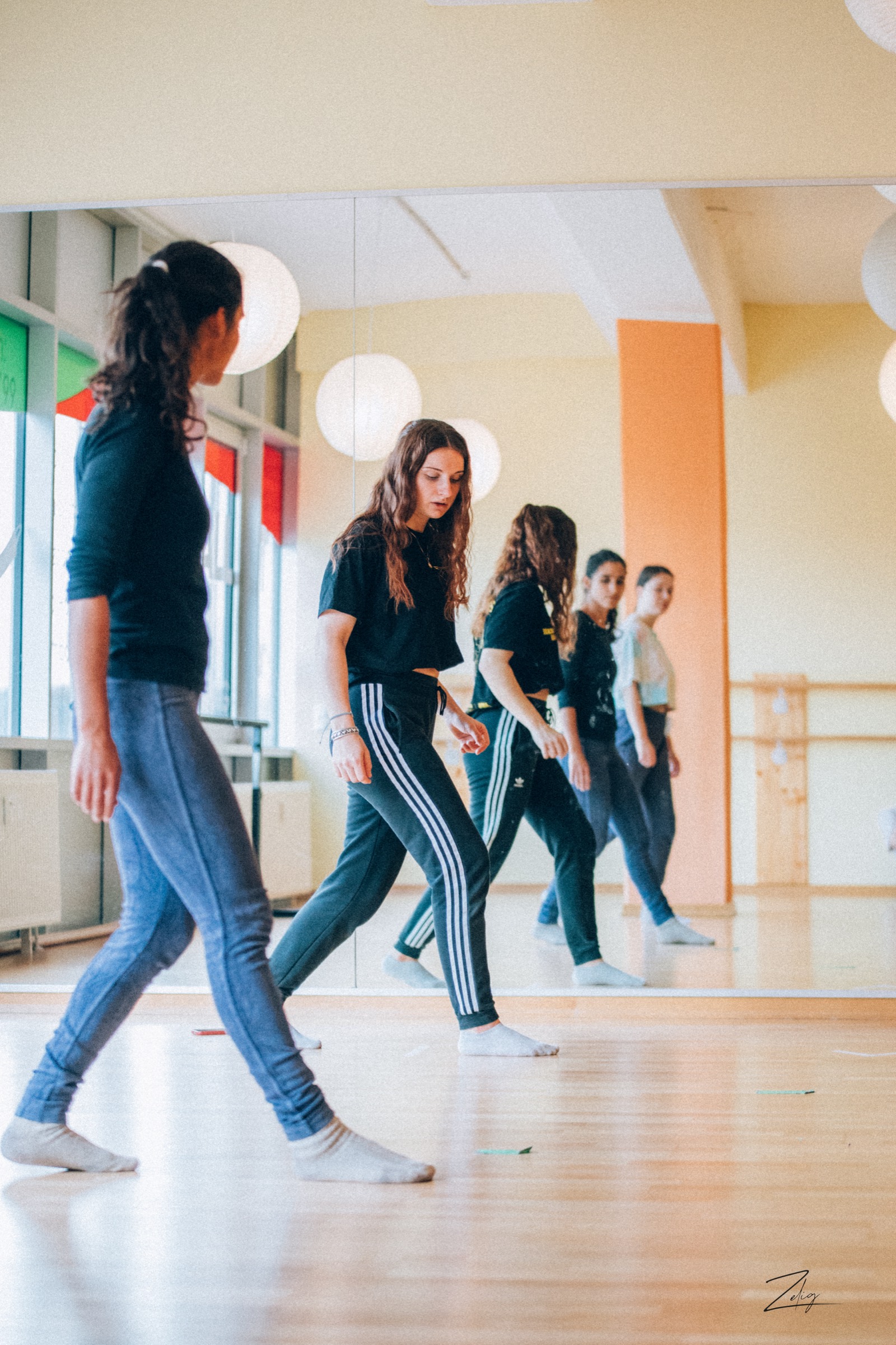 Tanzgruppe beim Training im Studio